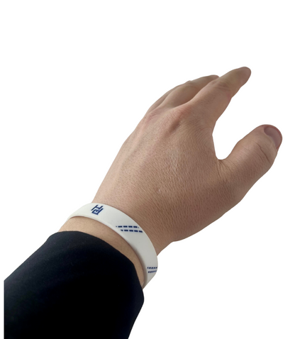 WHITE LACE WRISTBAND